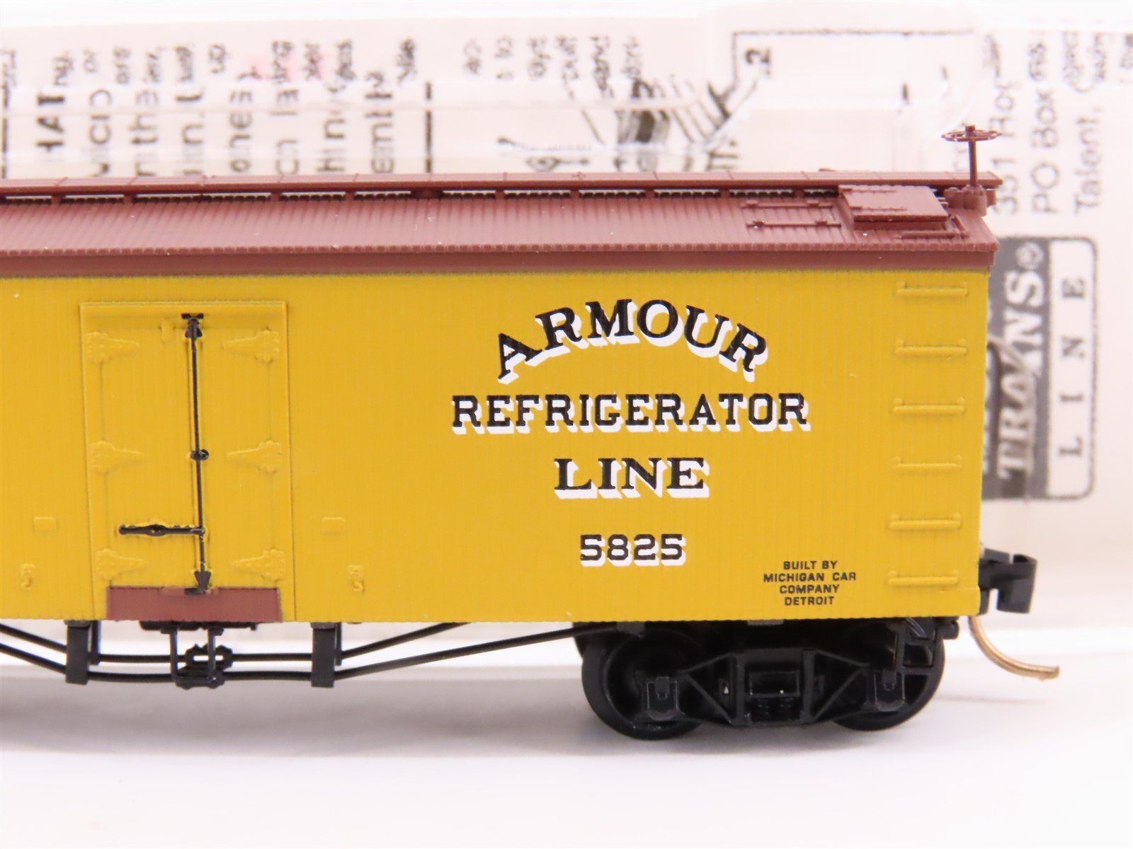 N Scale Micro-Trains MTL 58060 Armour & Co. Fresh Meat 36' Ice Reefer #5825
