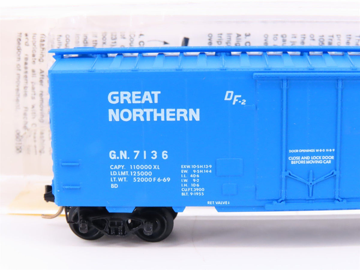 N Micro-Trains MTL 21040 GN Great Northern &quot;Big Sky Blue&quot; 40&#39; Box Car #7136