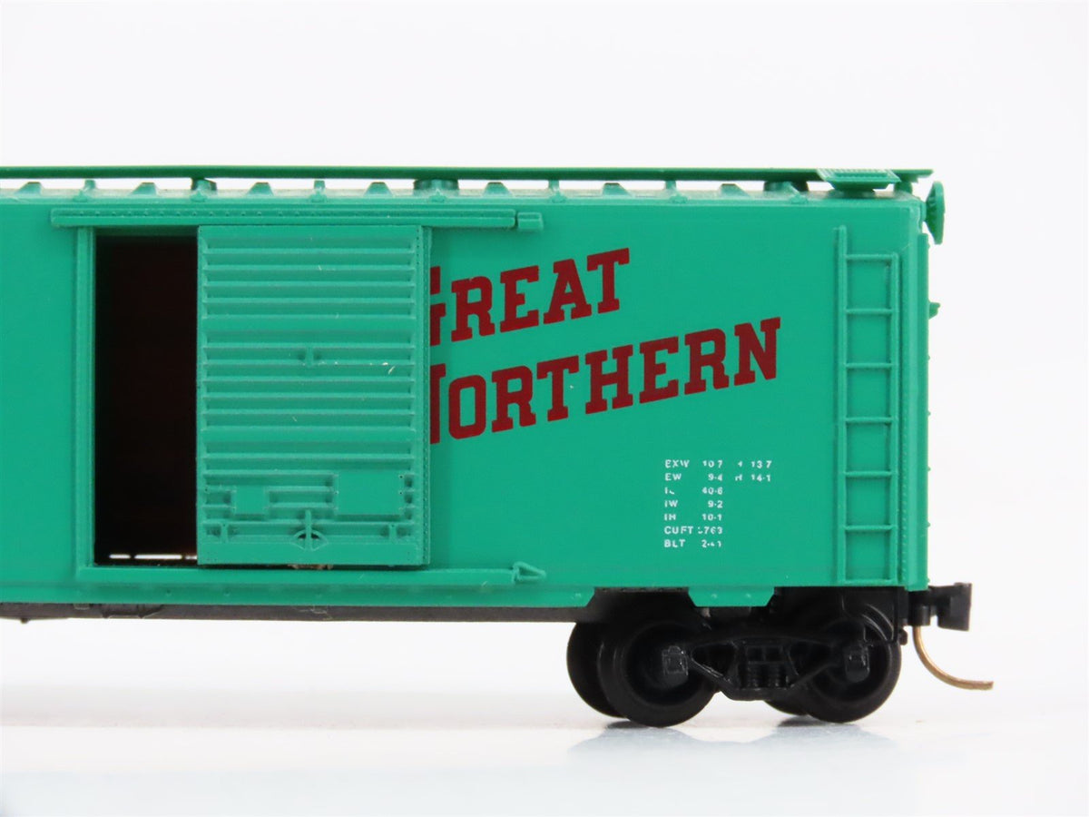 N Scale Kadee Micro-Trains MTL 20420 GN Great Northern Rocky 40&#39; Box Car #27107