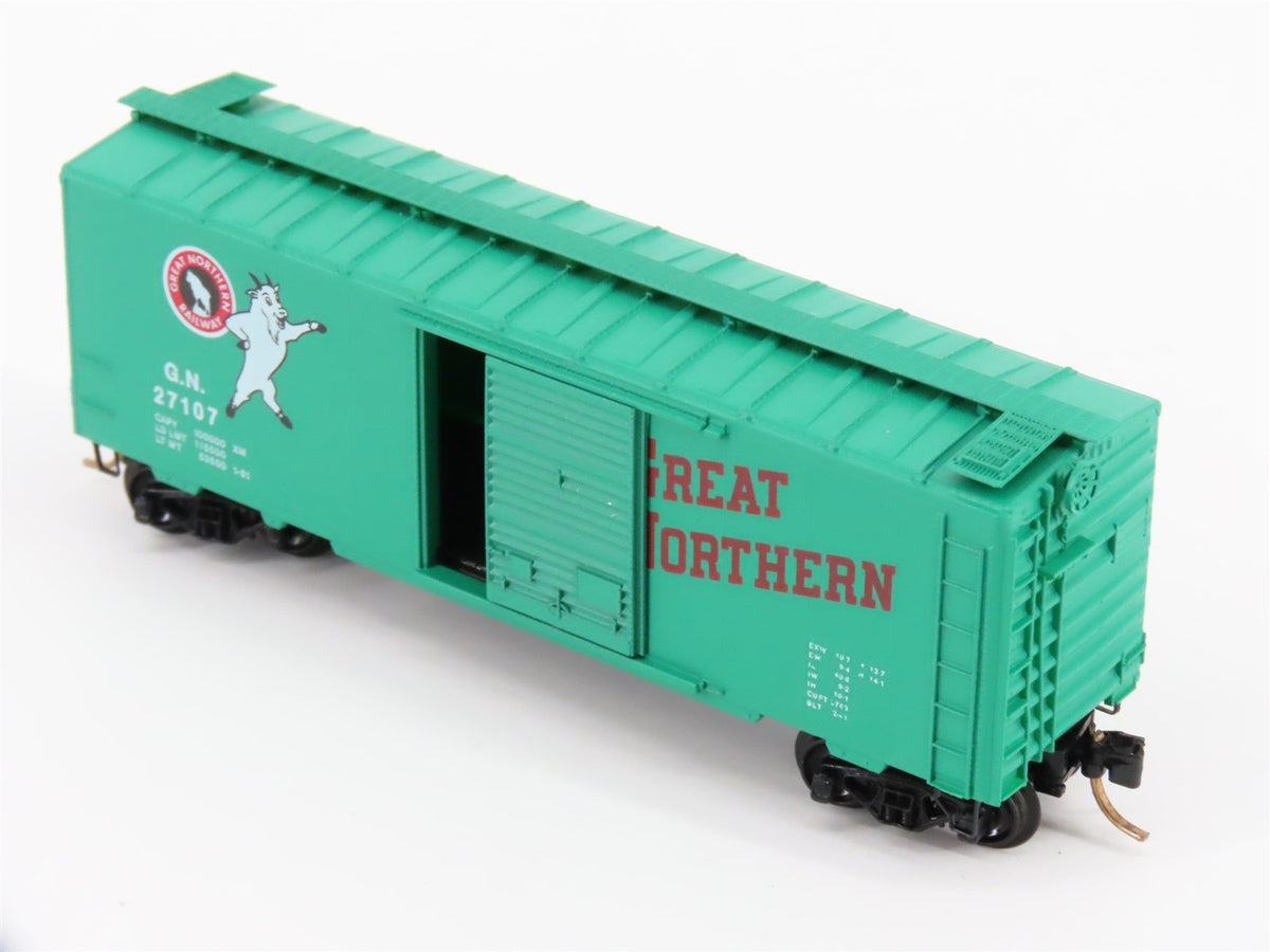 N Scale Kadee Micro-Trains MTL 20420 GN Great Northern Rocky 40&#39; Box Car #27107