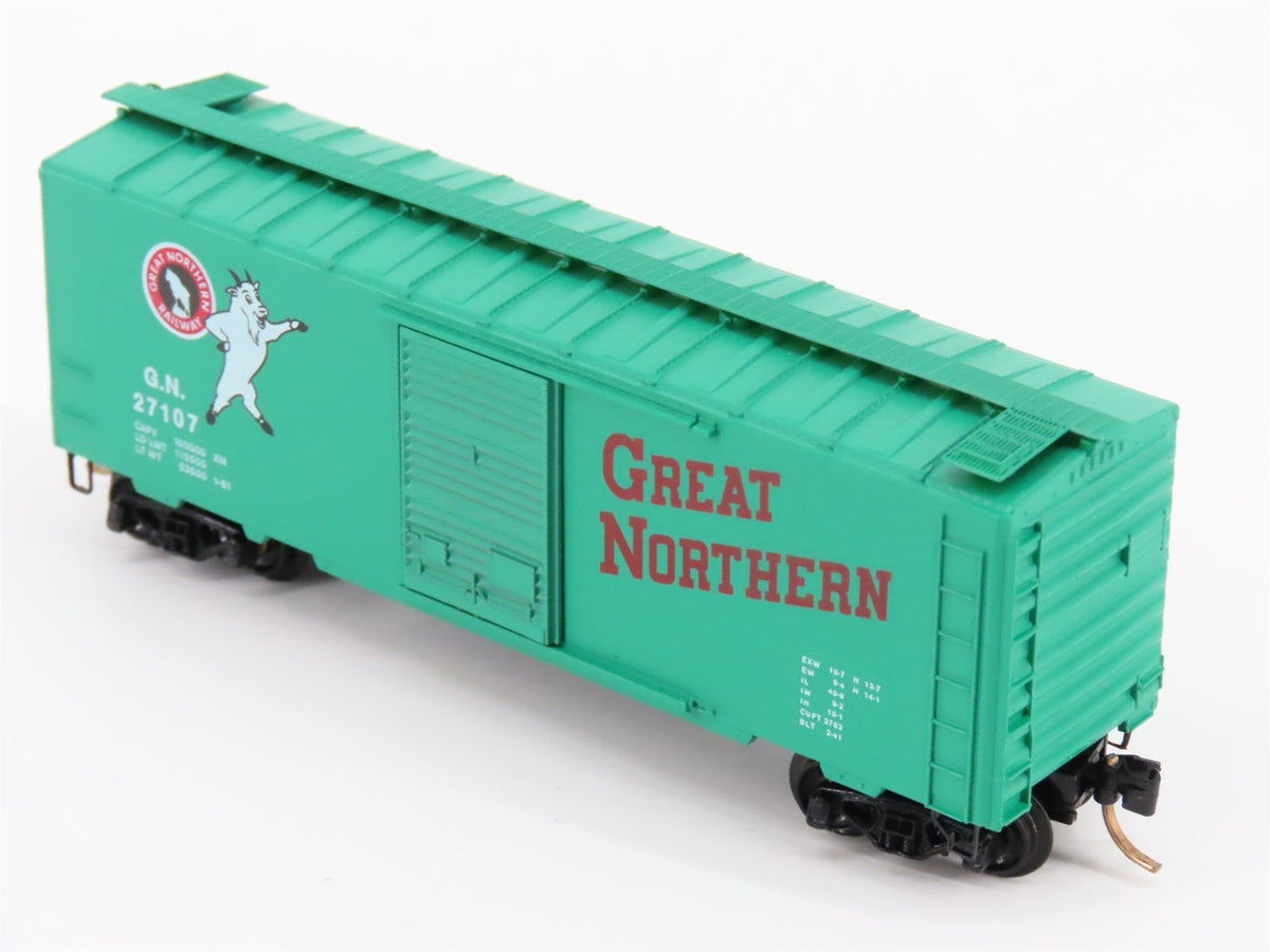 N Scale Kadee Micro-Trains MTL 20420 GN Great Northern Rocky 40&#39; Box Car #27107