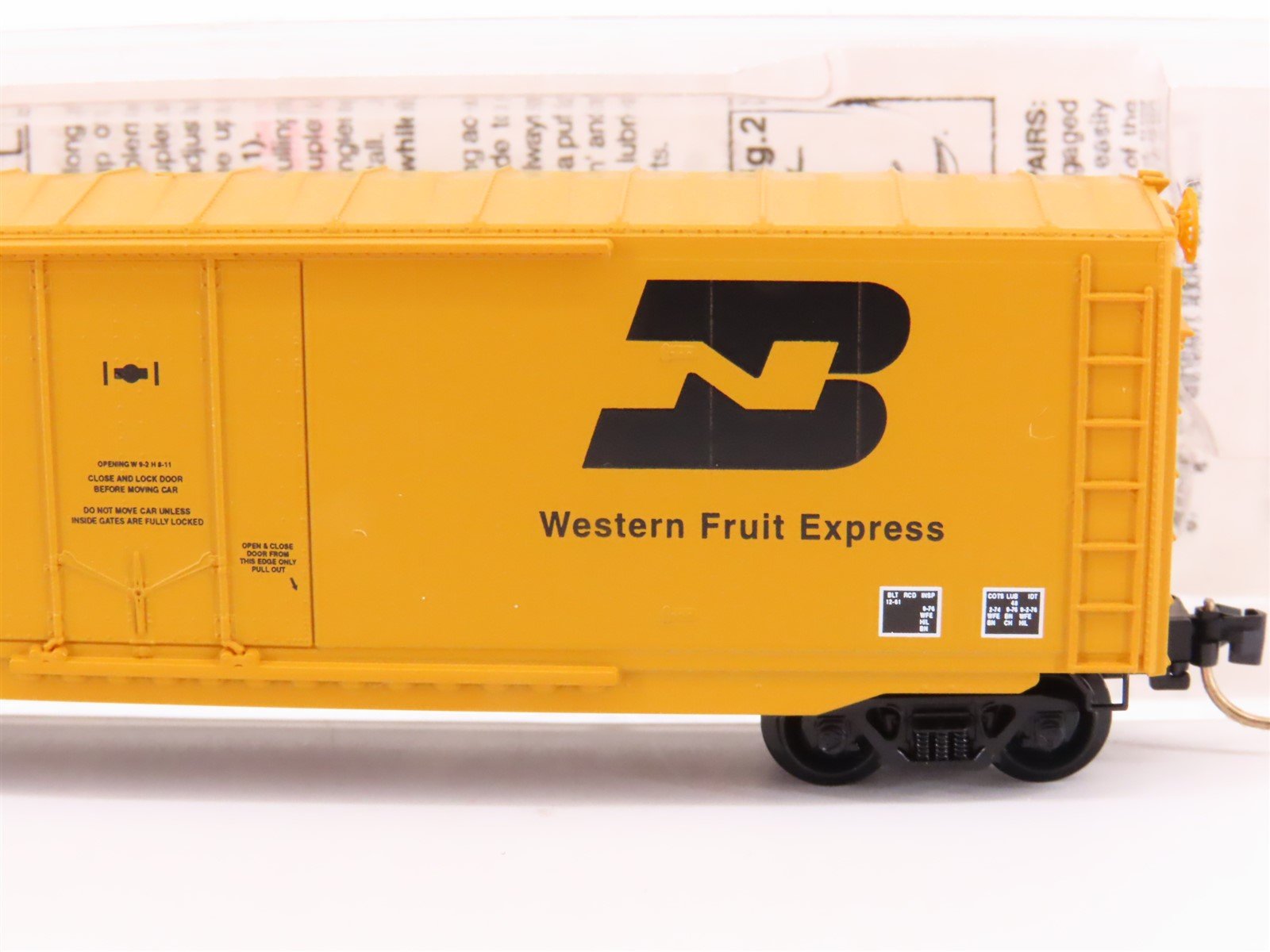 N Micro-Trains MTL 38160 BN Western Fruit Express 50' Plug Door Box Car #745461