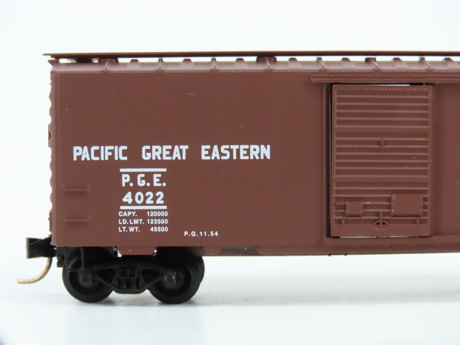 N Scale Micro-Trains MTL 20970 PGE Pacific Great Eastern 40' Box Car #4022