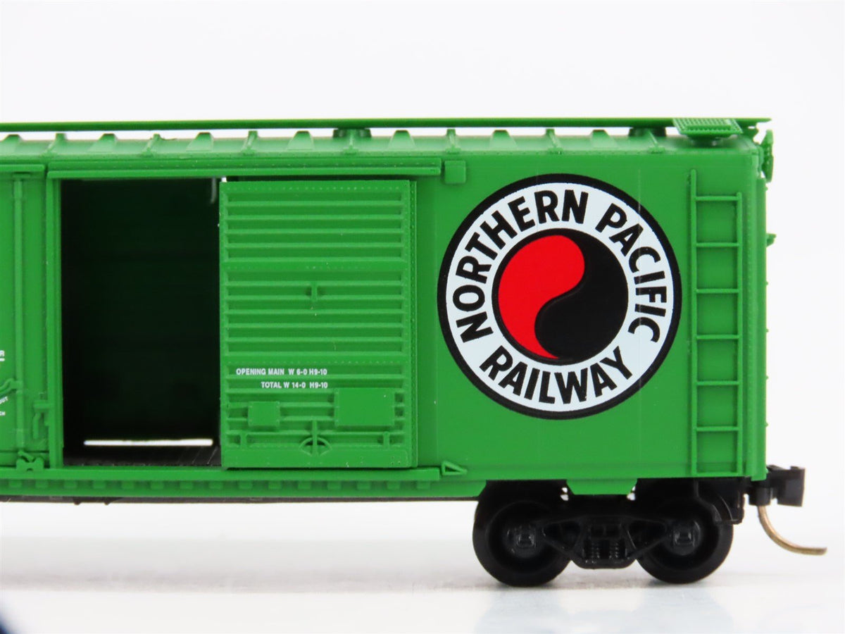 N Scale Micro-Trains MTL 22090 NP Northern Pacific Railroad 40&#39; Box Car #8130