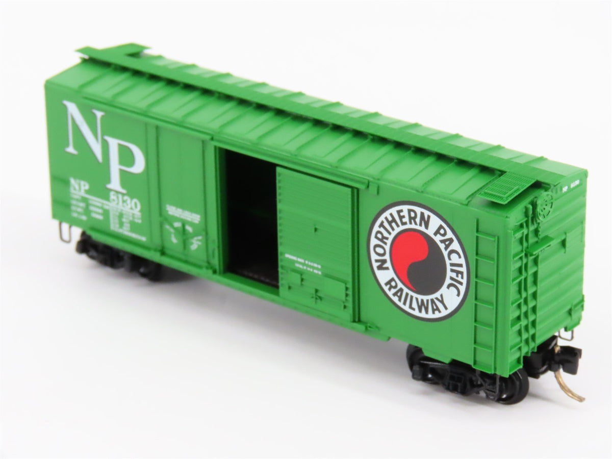 N Scale Micro-Trains MTL 22090 NP Northern Pacific Railroad 40&#39; Box Car #8130