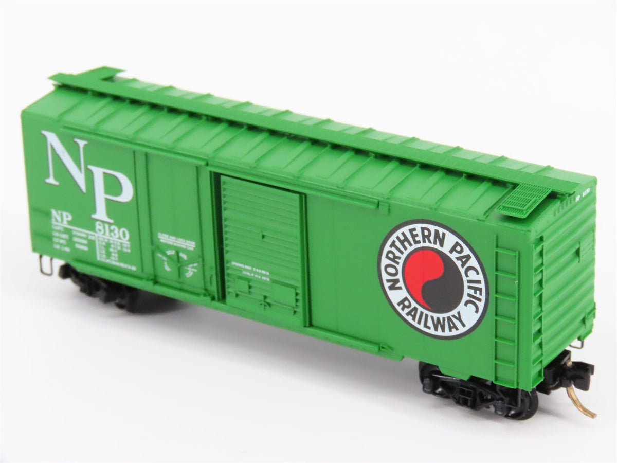 N Scale Micro-Trains MTL 22090 NP Northern Pacific Railroad 40&#39; Box Car #8130