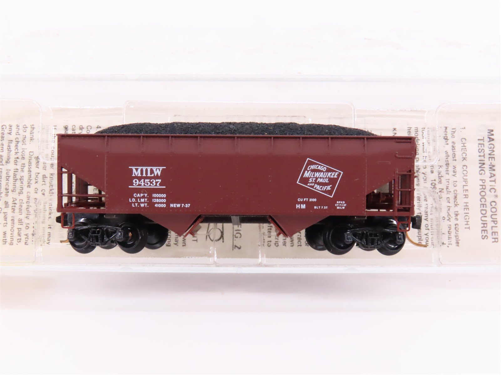 N Kadee Micro-Trains MTL 55300 MILW Milwaukee Road 2-Bay Hopper #94537 w/ Load