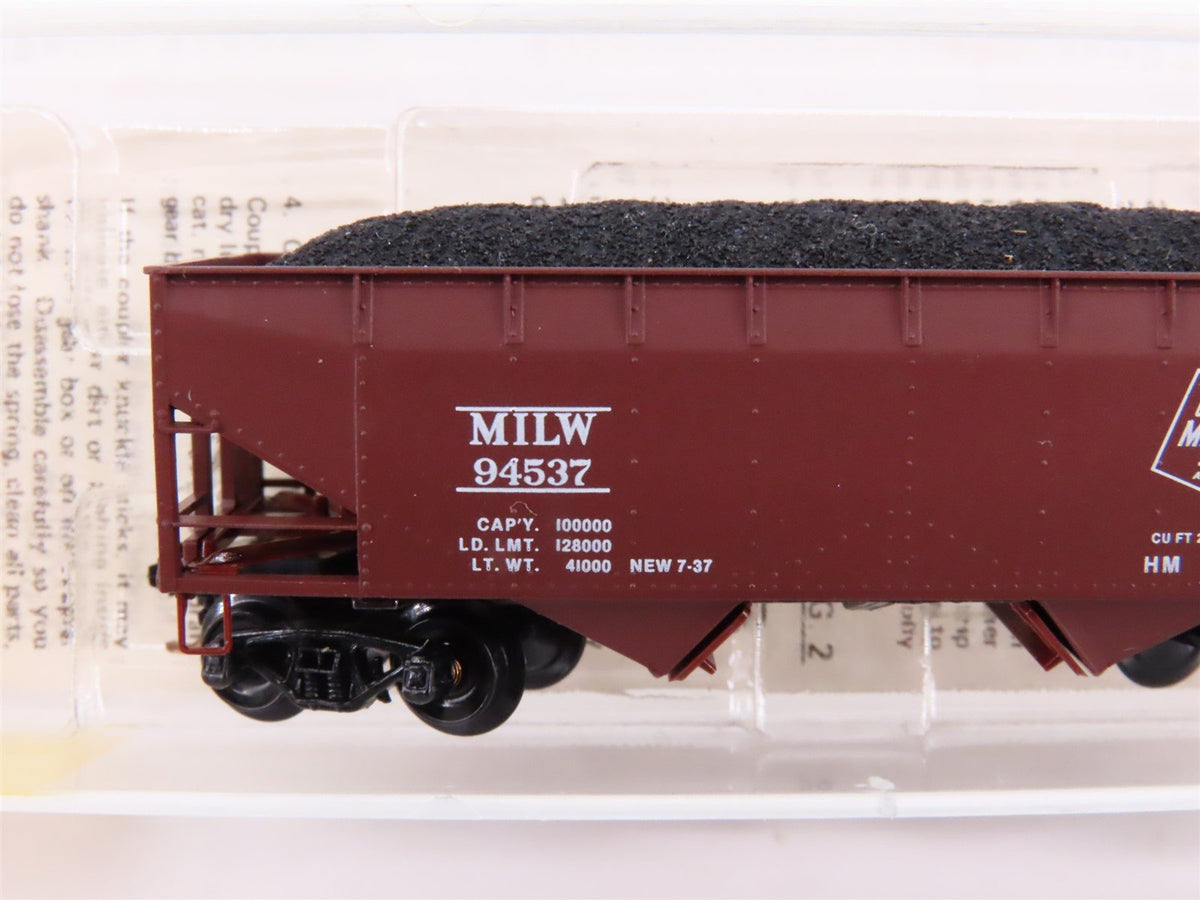 N Kadee Micro-Trains MTL 55300 MILW Milwaukee Road 2-Bay Hopper #94537 w/ Load