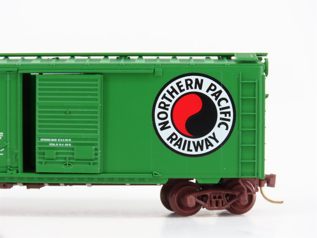 N Scale Micro-Trains MTL 22090 NP Northern Pacific Railroad 40&#39; Box Car #8133