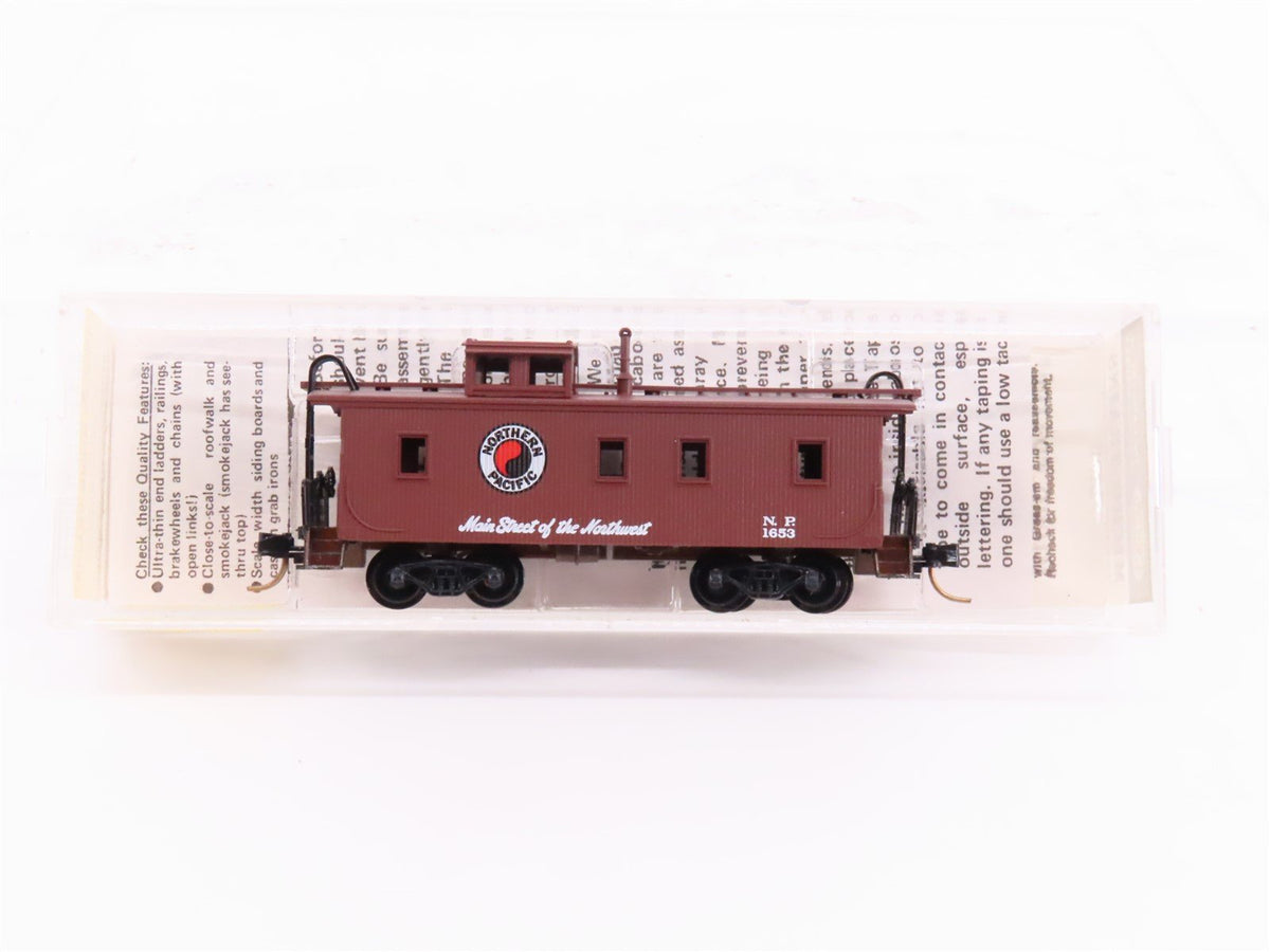 N Kadee Micro-Trains MTL 51050 NP &quot;Main Street&quot; Offset Cupola Caboose #1653