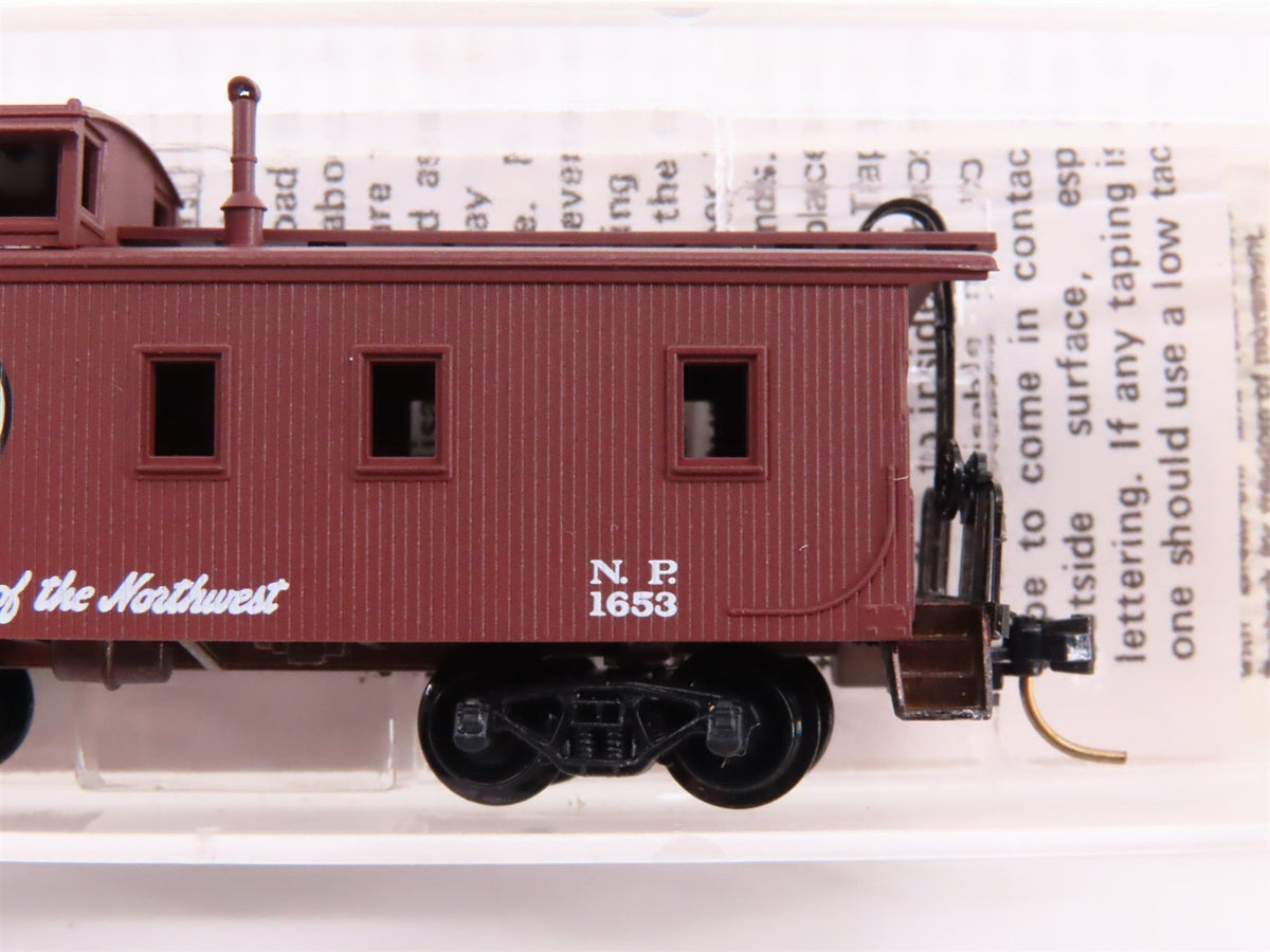 N Kadee Micro-Trains MTL 51050 NP &quot;Main Street&quot; Offset Cupola Caboose #1653