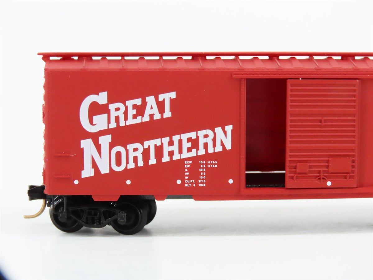 N Scale Micro-Trains MTL 20186 GN Great Northern 40&#39; Single Door Box Car #19617