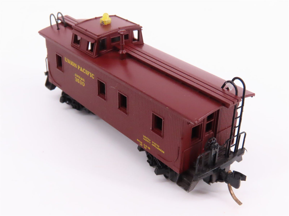 N Kadee Micro-Trains MTL 50010 UP / OWR&amp;N 34&#39; Offset Cupola Wood Caboose #3530