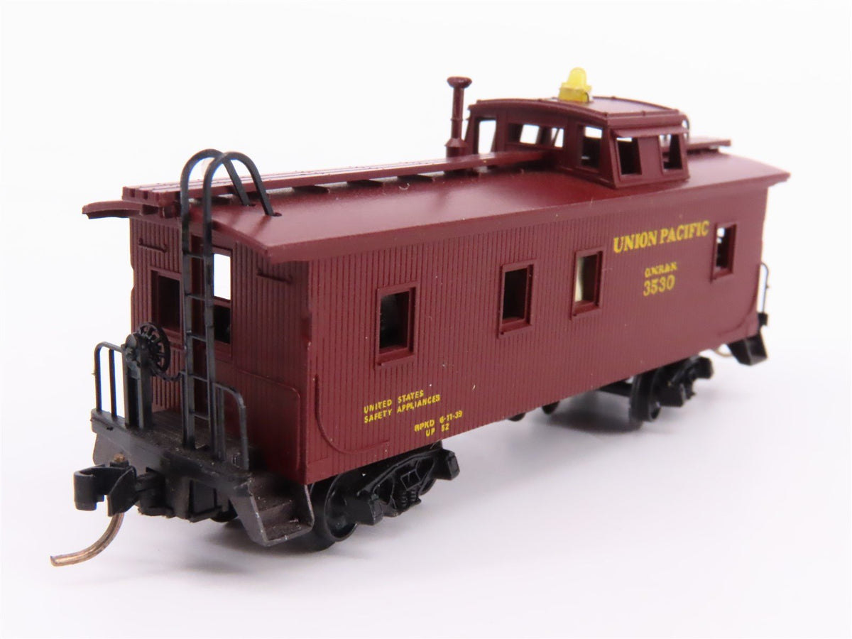 N Kadee Micro-Trains MTL 50010 UP / OWR&amp;N 34&#39; Offset Cupola Wood Caboose #3530