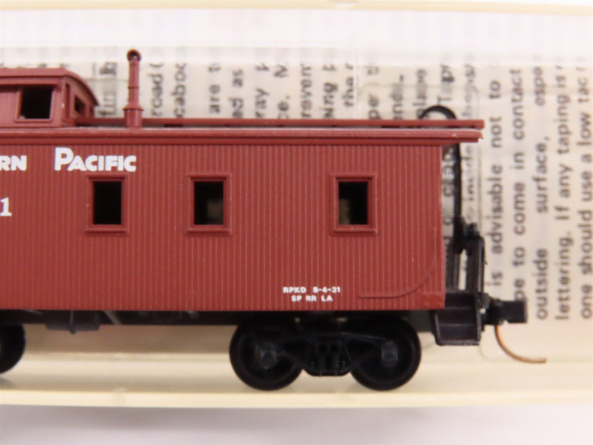 N Kadee Micro-Trains MTL 50071 SP Southern Pacific Offset Cupola Caboose #711