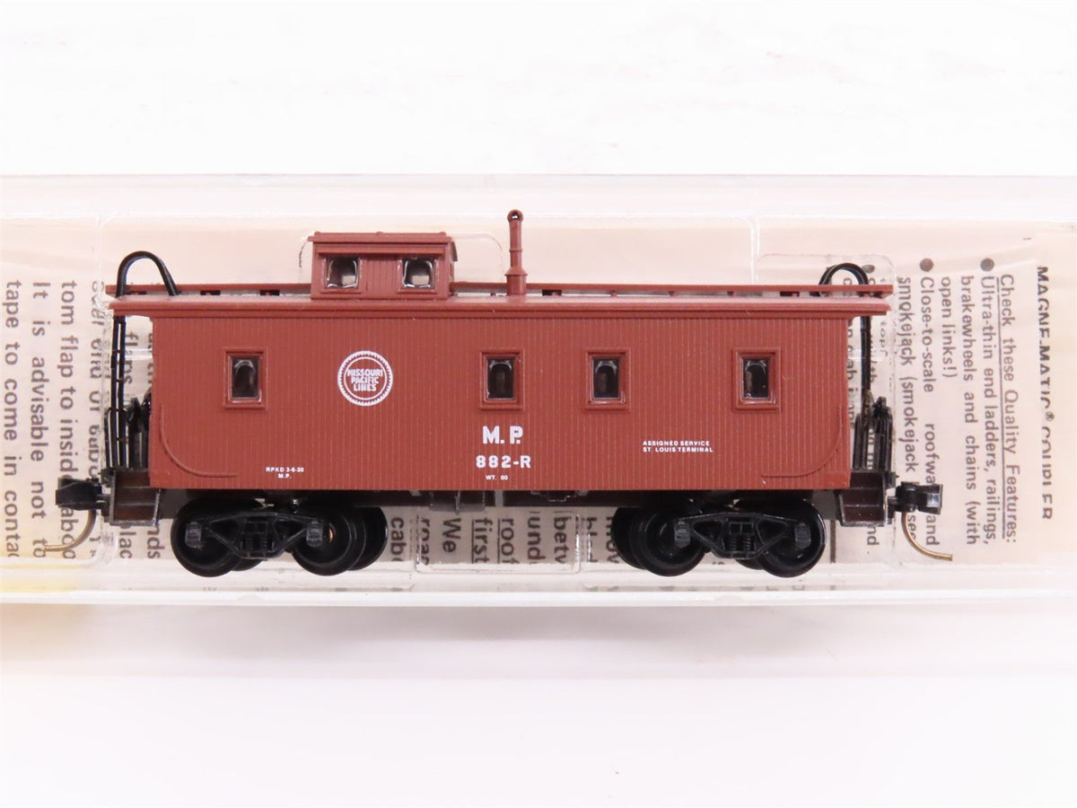 N Kadee Micro-Trains MTL 50160 MP Missouri Pacific Offset Cupola Caboose #882-R