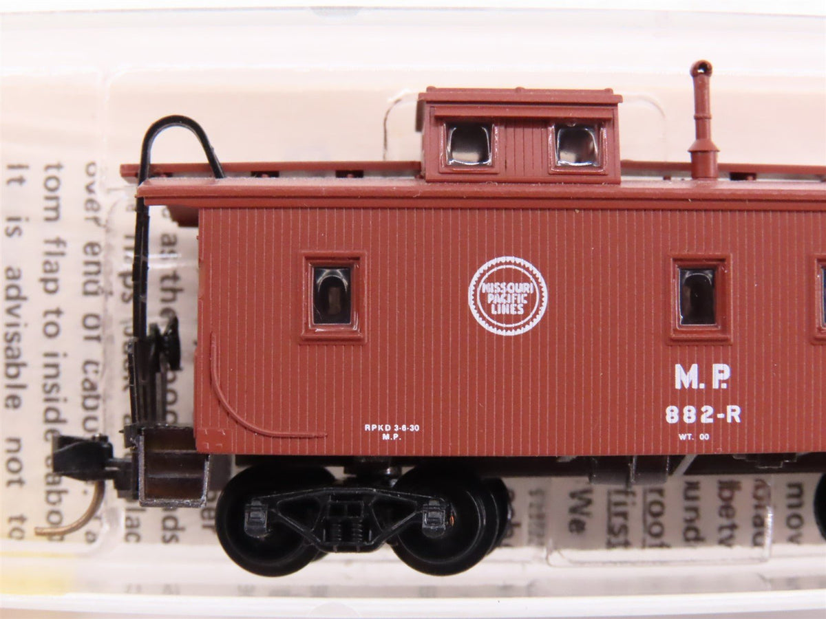 N Kadee Micro-Trains MTL 50160 MP Missouri Pacific Offset Cupola Caboose #882-R