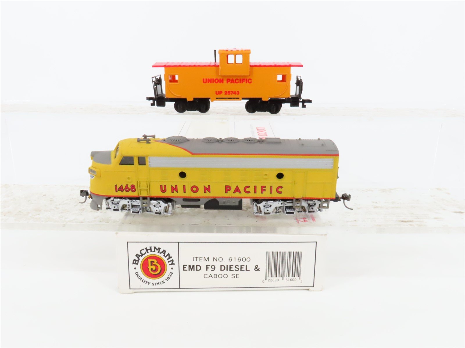 HO Scale Bachmann 61600 UP Union Pacific F9A Diesel Locomotive #1468 w/ Caboose