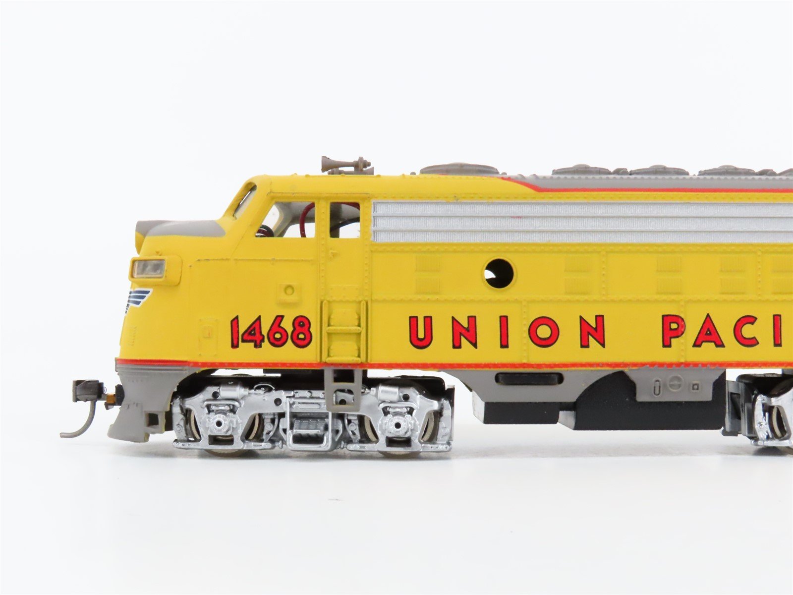 HO Scale Bachmann 61600 UP Union Pacific F9A Diesel Locomotive #1468 w/ Caboose