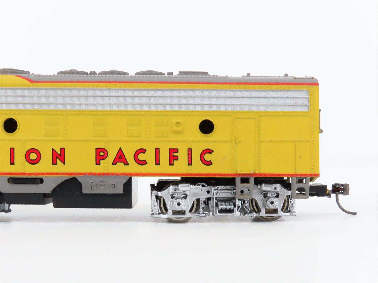 HO Scale Bachmann 61600 UP Union Pacific F9A Diesel Locomotive #1468 w/ Caboose