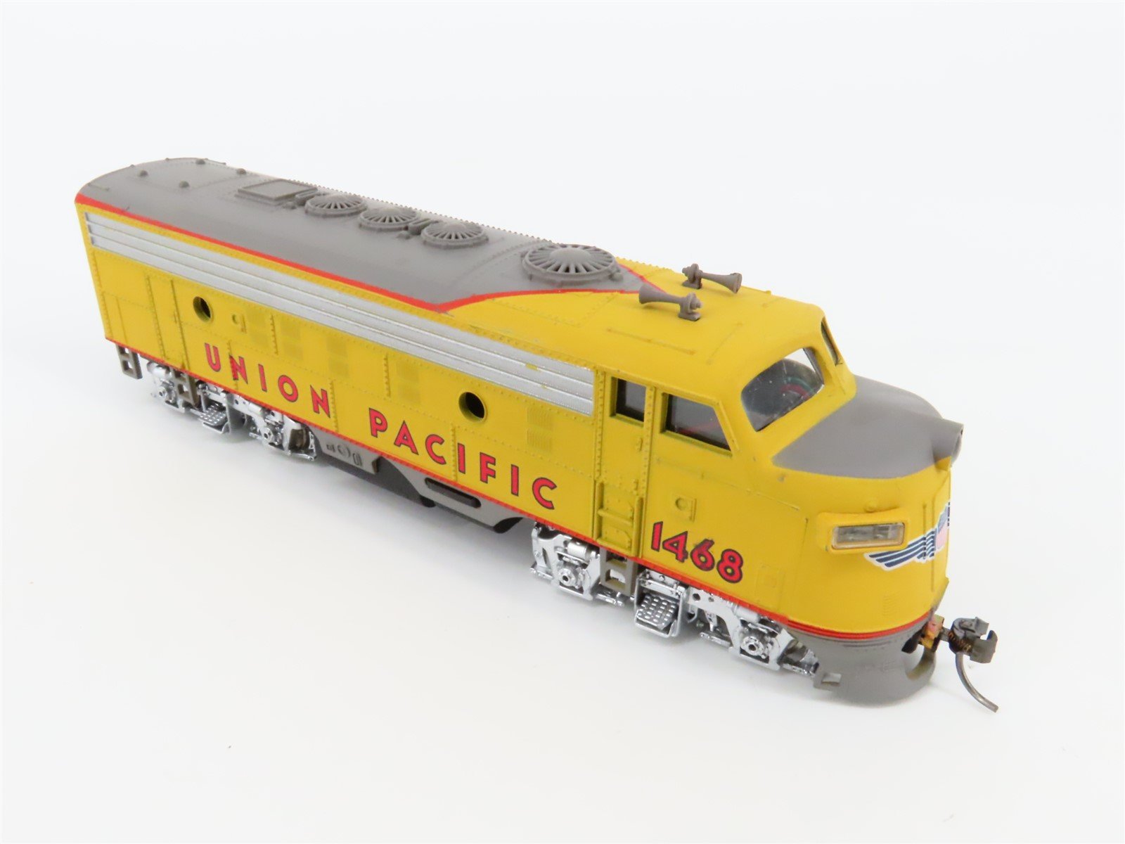 HO Scale Bachmann 61600 UP Union Pacific F9A Diesel Locomotive #1468 w/ Caboose
