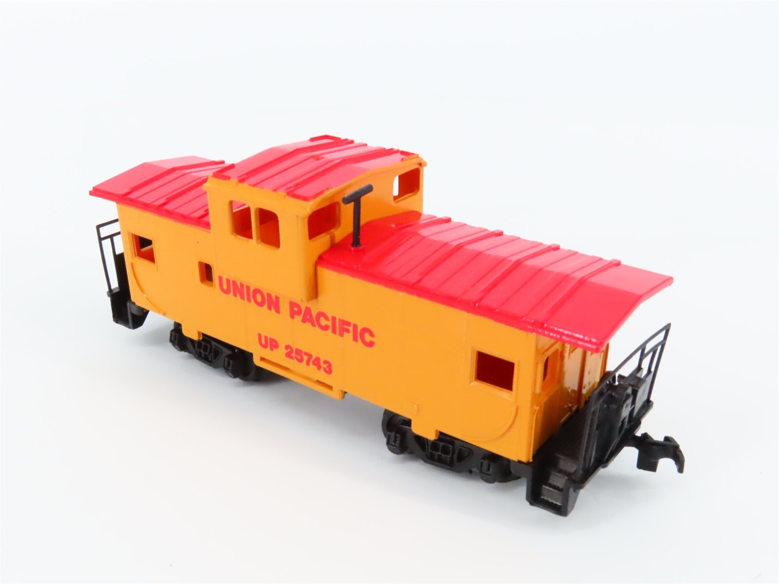HO Scale Bachmann 61600 UP Union Pacific F9A Diesel Locomotive #1468 w/ Caboose