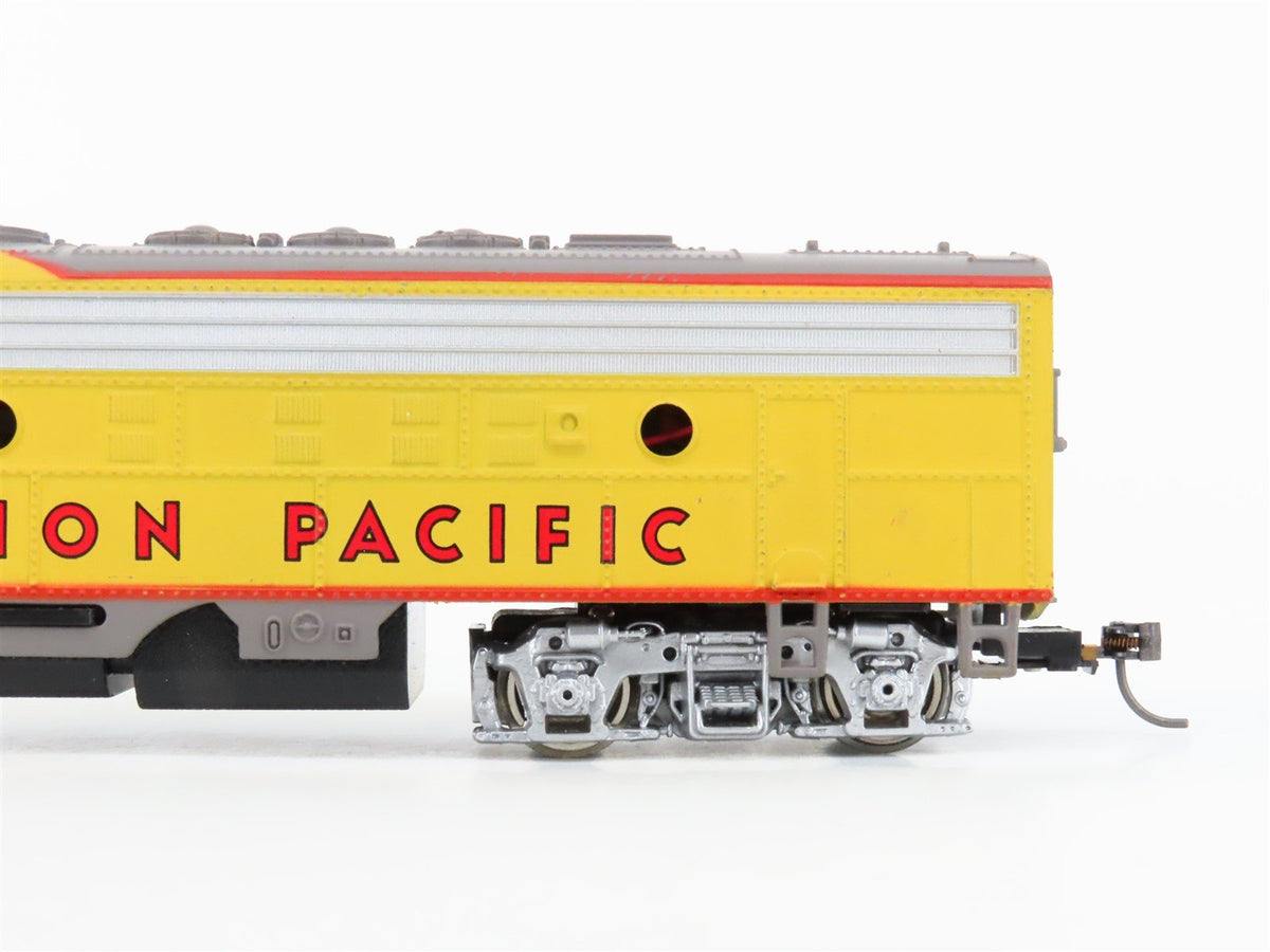 HO Scale Bachmann 61600 UP Union Pacific F9A Diesel Locomotive #1468 w/ Caboose