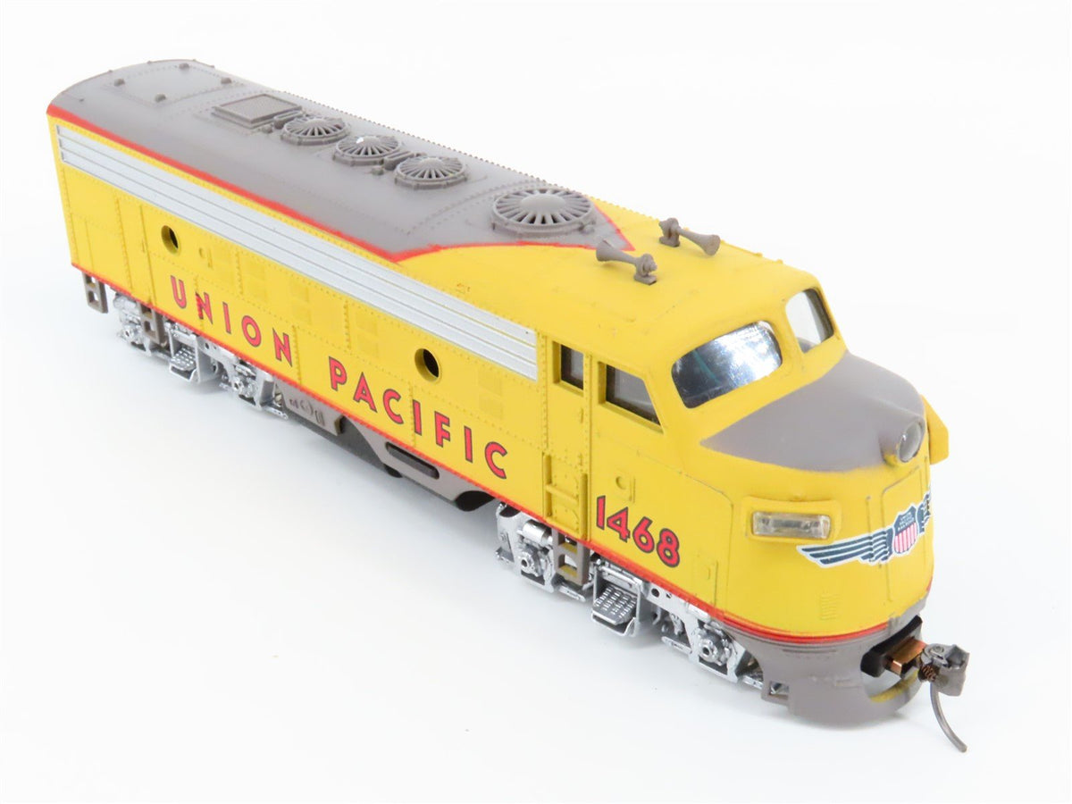 HO Scale Bachmann 61600 UP Union Pacific F9A Diesel Locomotive #1468 w/ Caboose