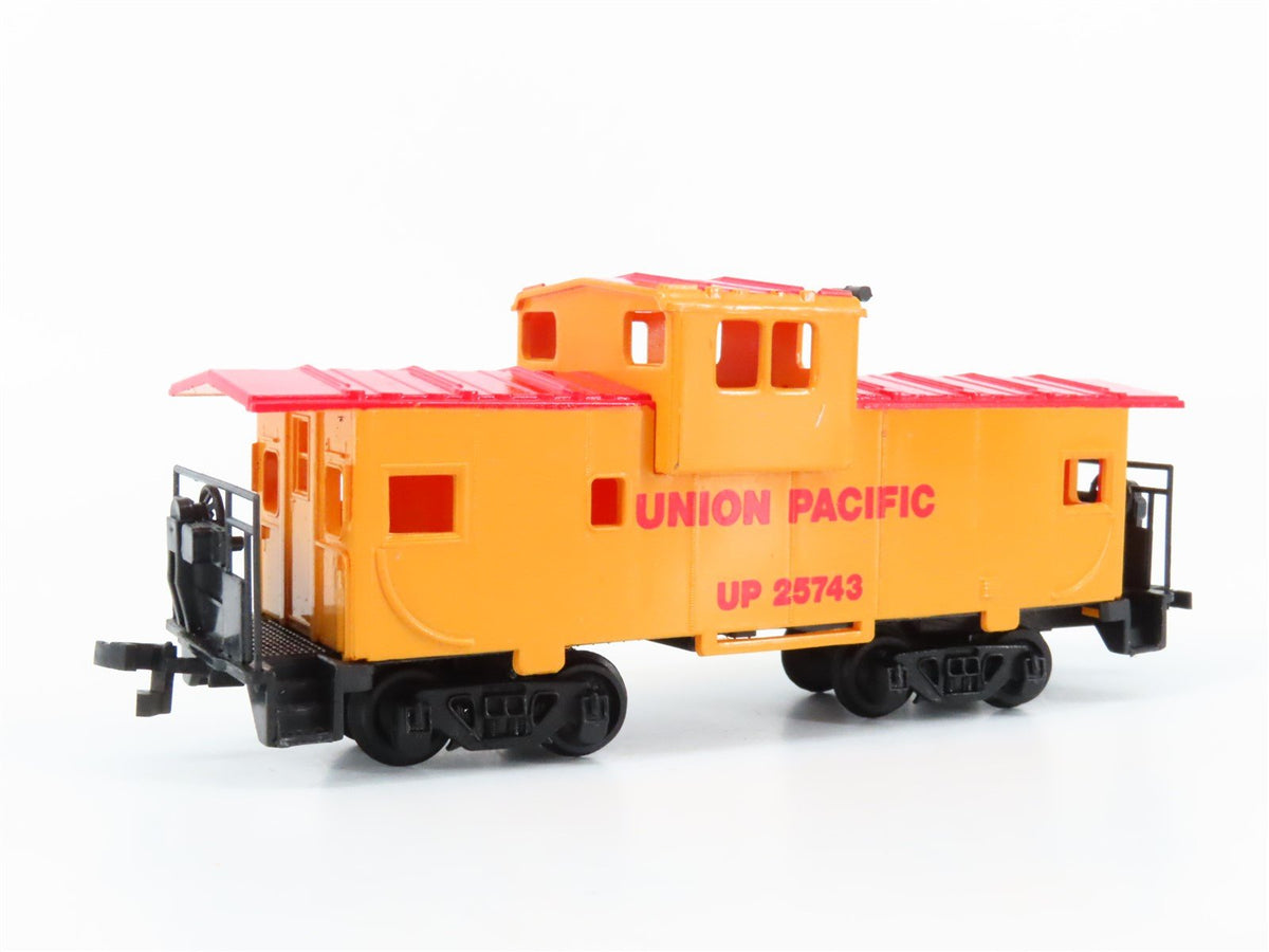 HO Scale Bachmann 61600 UP Union Pacific F9A Diesel Locomotive #1468 w/ Caboose