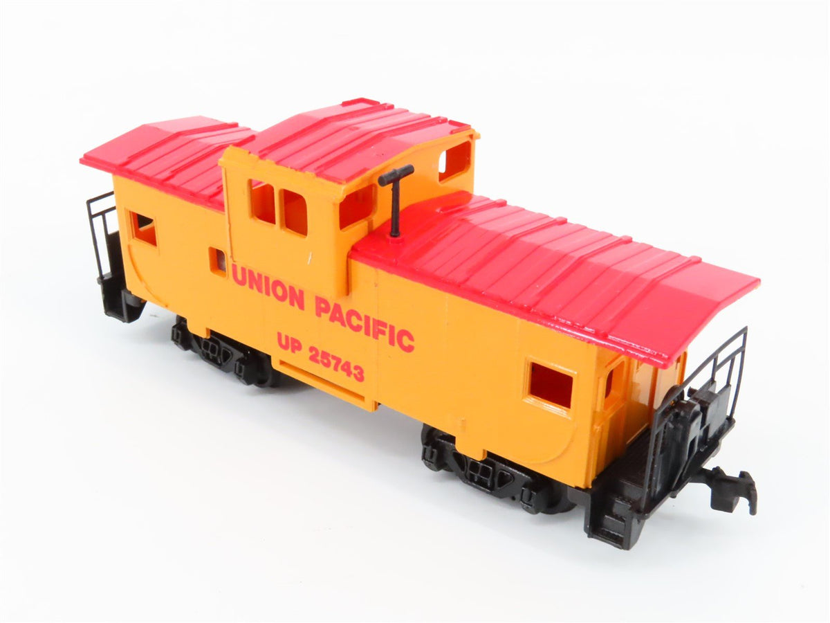 HO Scale Bachmann 61600 UP Union Pacific F9A Diesel Locomotive #1468 w/ Caboose