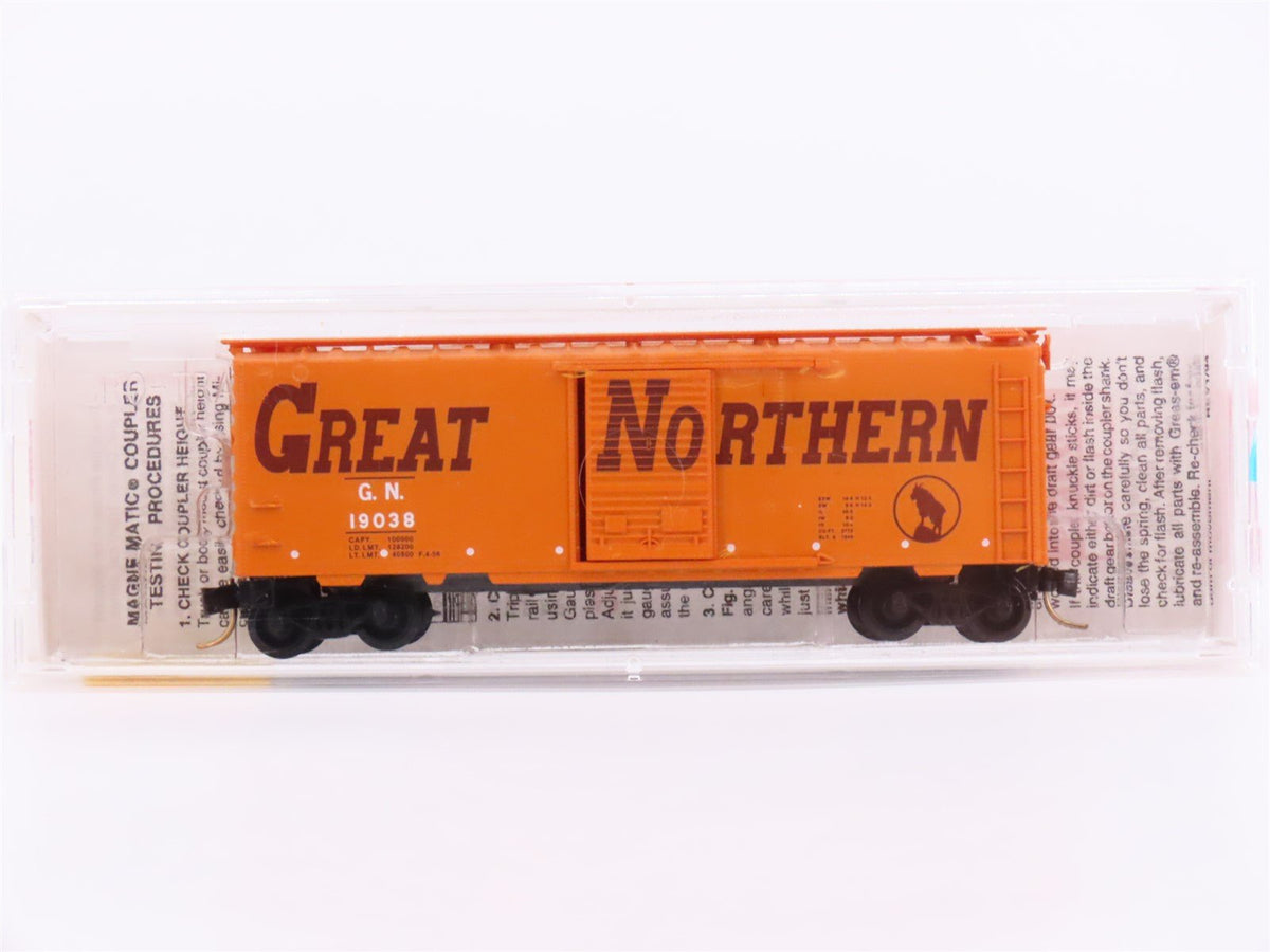 N Scale Micro-Trains MTL 20166 GN Great Northern Circus Train 40&#39; Box Car #19038