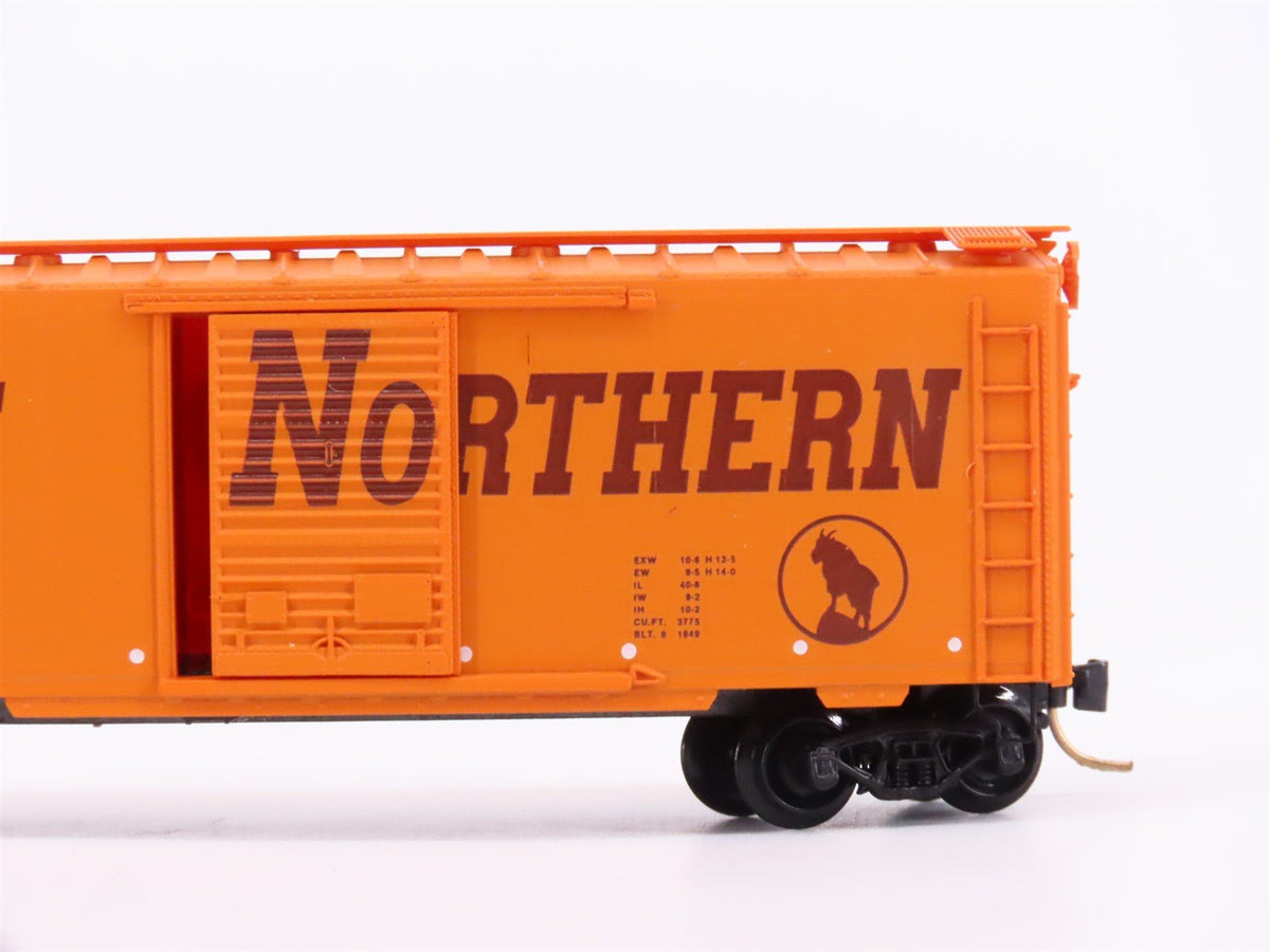 N Scale Micro-Trains MTL 20166 GN Great Northern Circus Train 40&#39; Box Car #19038