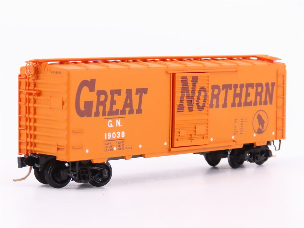 N Scale Micro-Trains MTL 20166 GN Great Northern Circus Train 40&#39; Box Car #19038