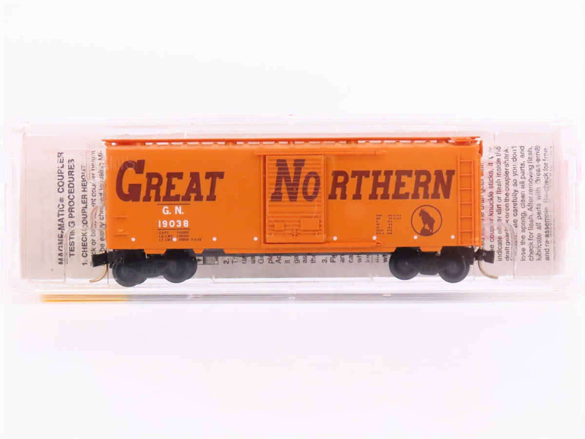 N Scale Micro-Trains MTL 20166 GN Great Northern Circus Train 40&#39; Box Car #19038