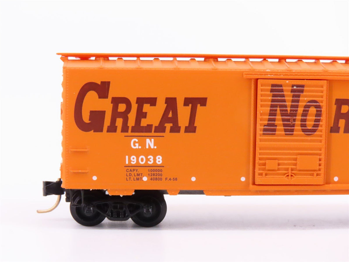 N Scale Micro-Trains MTL 20166 GN Great Northern Circus Train 40&#39; Box Car #19038