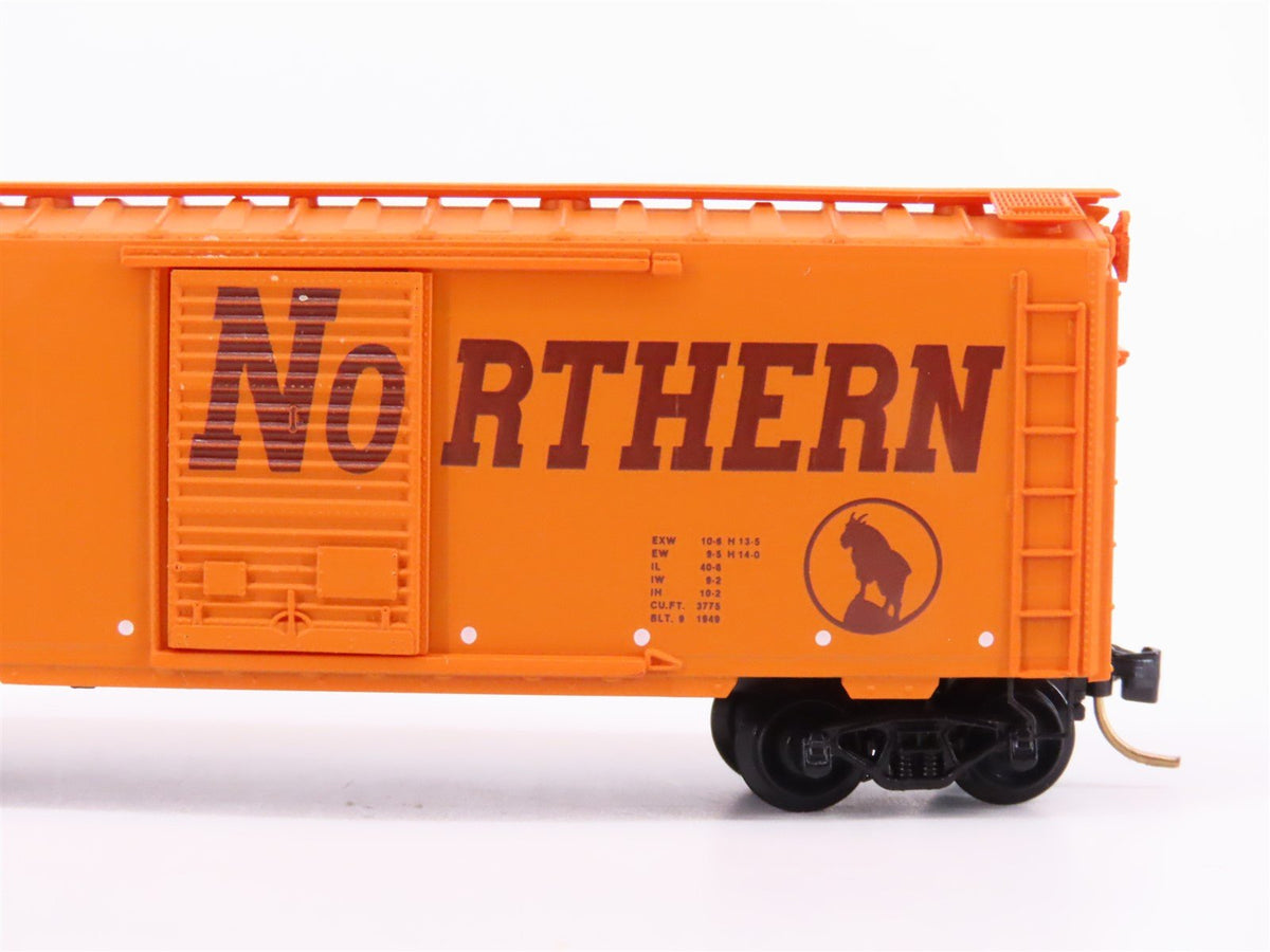 N Scale Micro-Trains MTL 20166 GN Great Northern Circus Train 40&#39; Box Car #19038