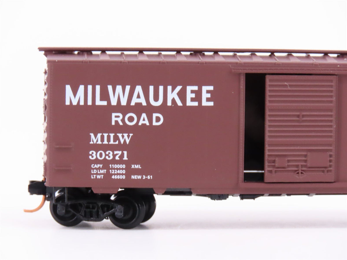 N Scale Micro-Trains MTL 20526 MILW Milwaukee Road 40&#39; Single Door Box Car 30371