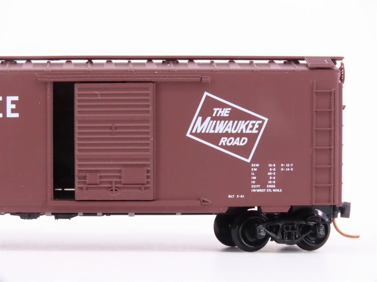 N Scale Micro-Trains MTL 20526 MILW Milwaukee Road 40&#39; Single Door Box Car 30371