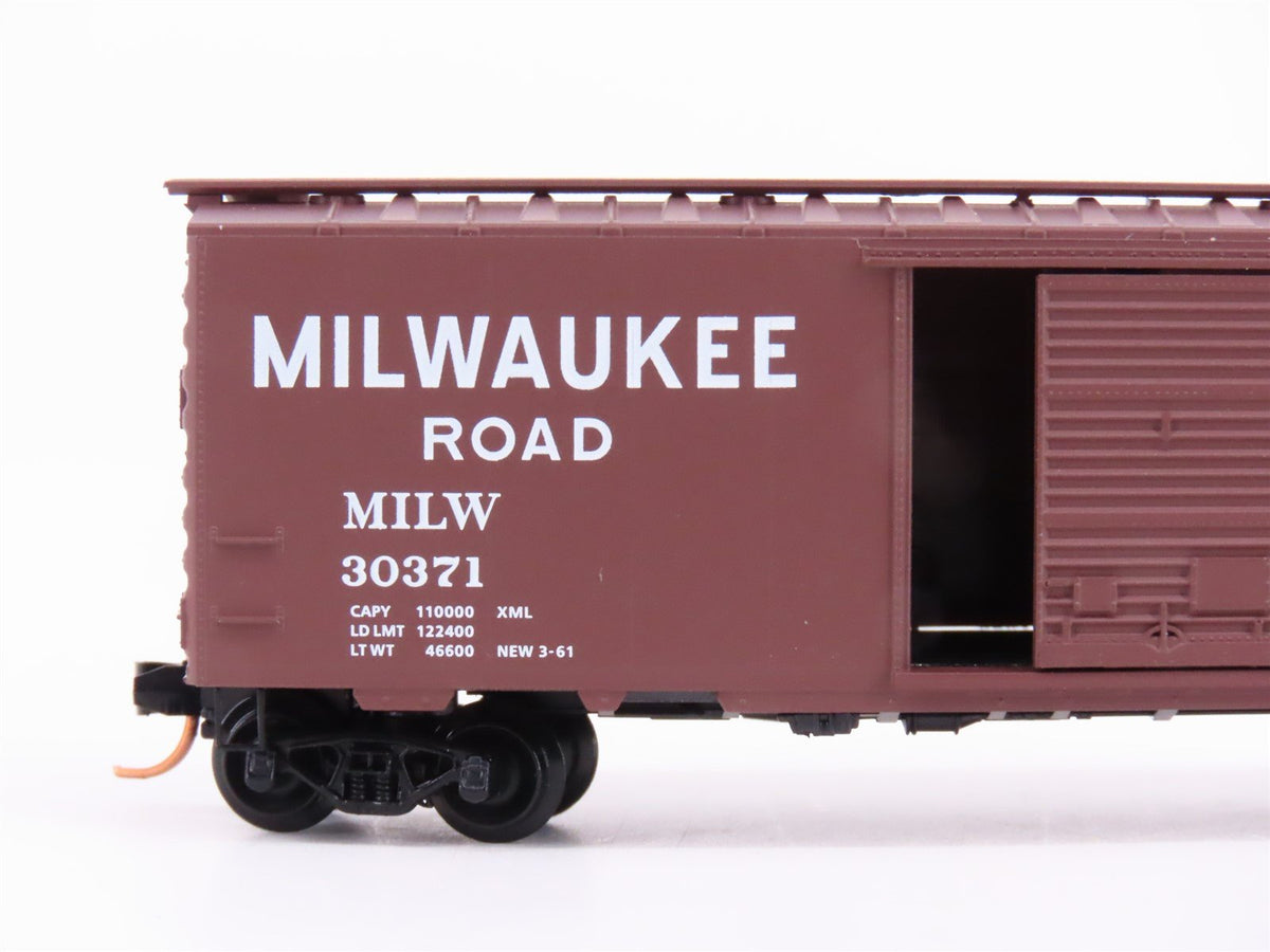 N Scale Micro-Trains MTL 20526 MILW Milwaukee Road 40&#39; Single Door Box Car 30371