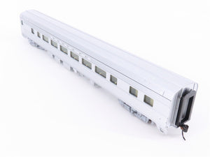 HO Scale Walthers Mainline 910-30002 ATSF Santa Fe 85' Budd Coach Passenger Car