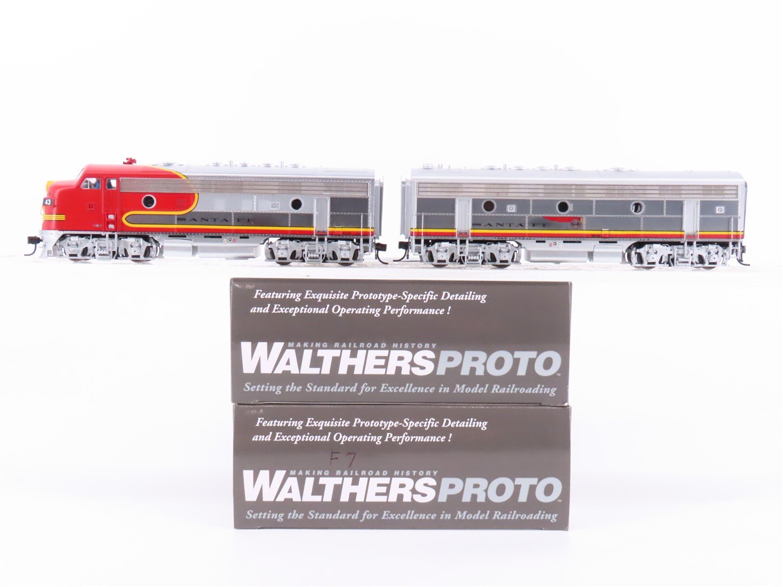 HO Walthers Proto ATSF "Warbonnet" EMD F7A/B Diesel Set #43L/43A w/ DCC & Sound