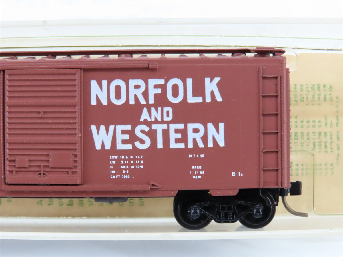 N Scale Kadee Micro-Trains MTL 20039 N&amp;W Railroad 40&#39; Box Car #54614 Blue Label