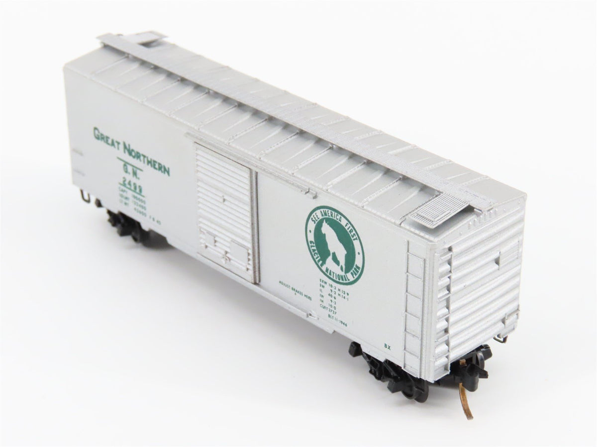 N Scale Kadee Micro-Trains MTL 20100 GN Great Northern 40&#39; Box Car #2499