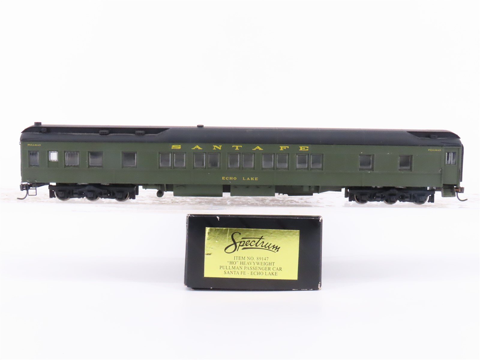 HO Scale Bachmann Spectrum 89147 ATSF Santa Fe Coach Passenger Car "Echo Lake"