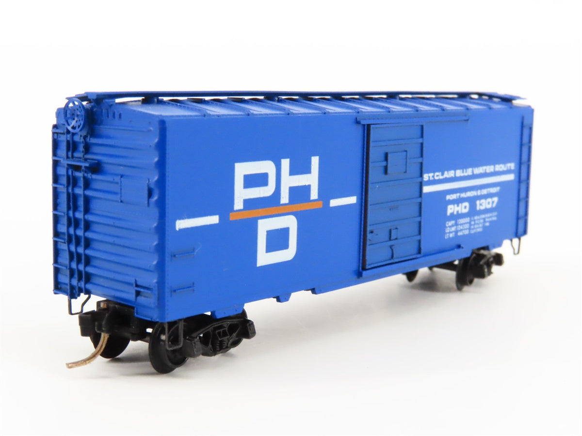 N Scale Kadee Micro-Trains MTL 20318 PHD Railroad 40&#39; Box Car #1307 - Blue Label