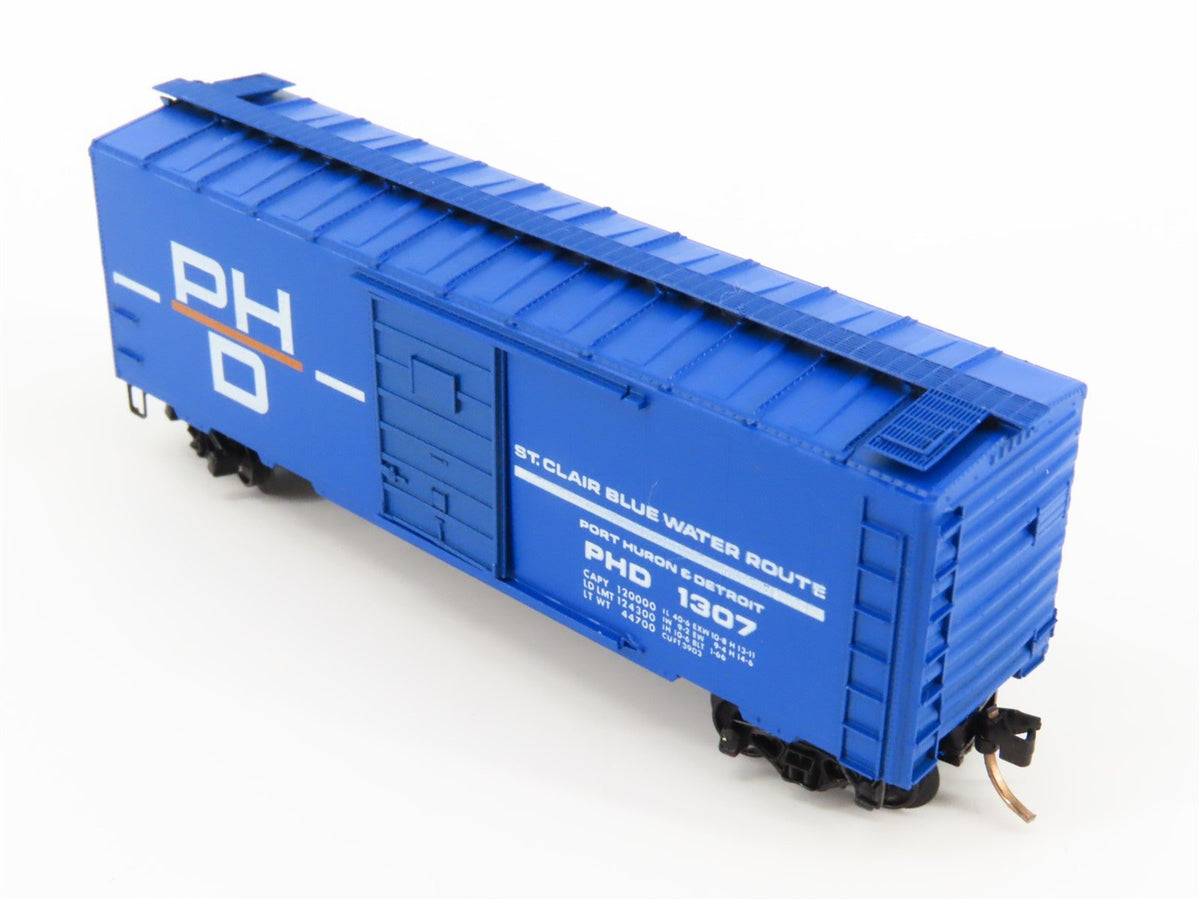 N Scale Kadee Micro-Trains MTL 20318 PHD Railroad 40&#39; Box Car #1307 - Blue Label