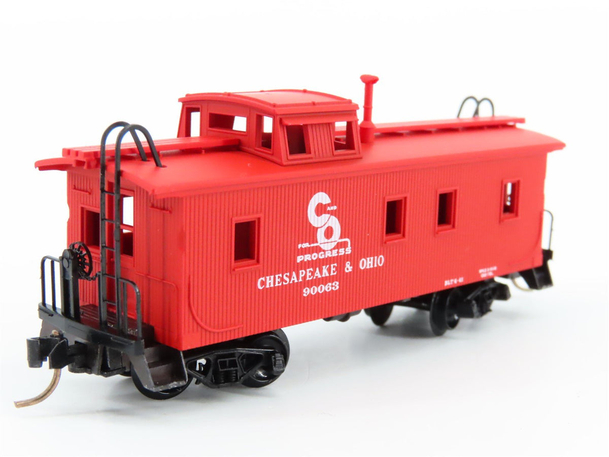 N Scale Kadee Micro-Trains MTL 50190 C&amp;O Chesapeake &amp; Ohio 34&#39; Caboose #90063