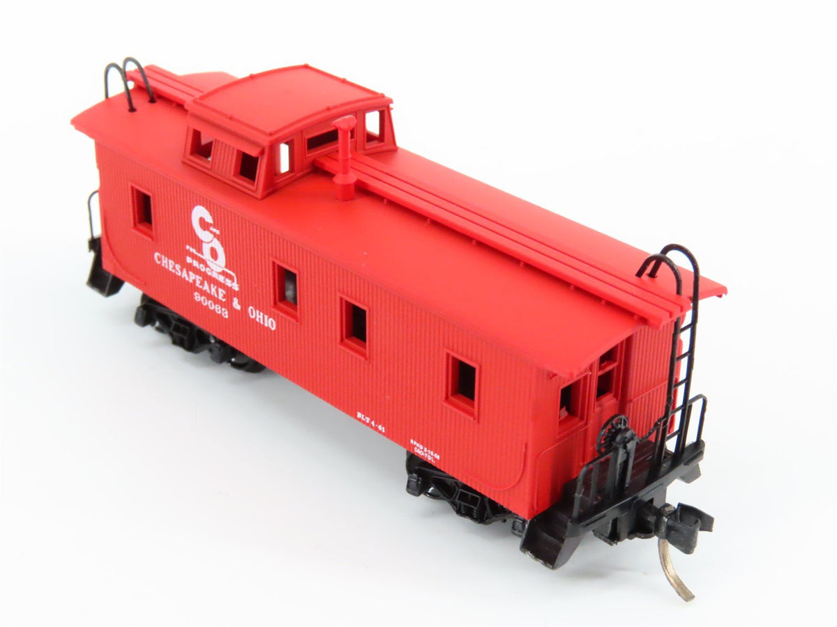 N Scale Kadee Micro-Trains MTL 50190 C&amp;O Chesapeake &amp; Ohio 34&#39; Caboose #90063