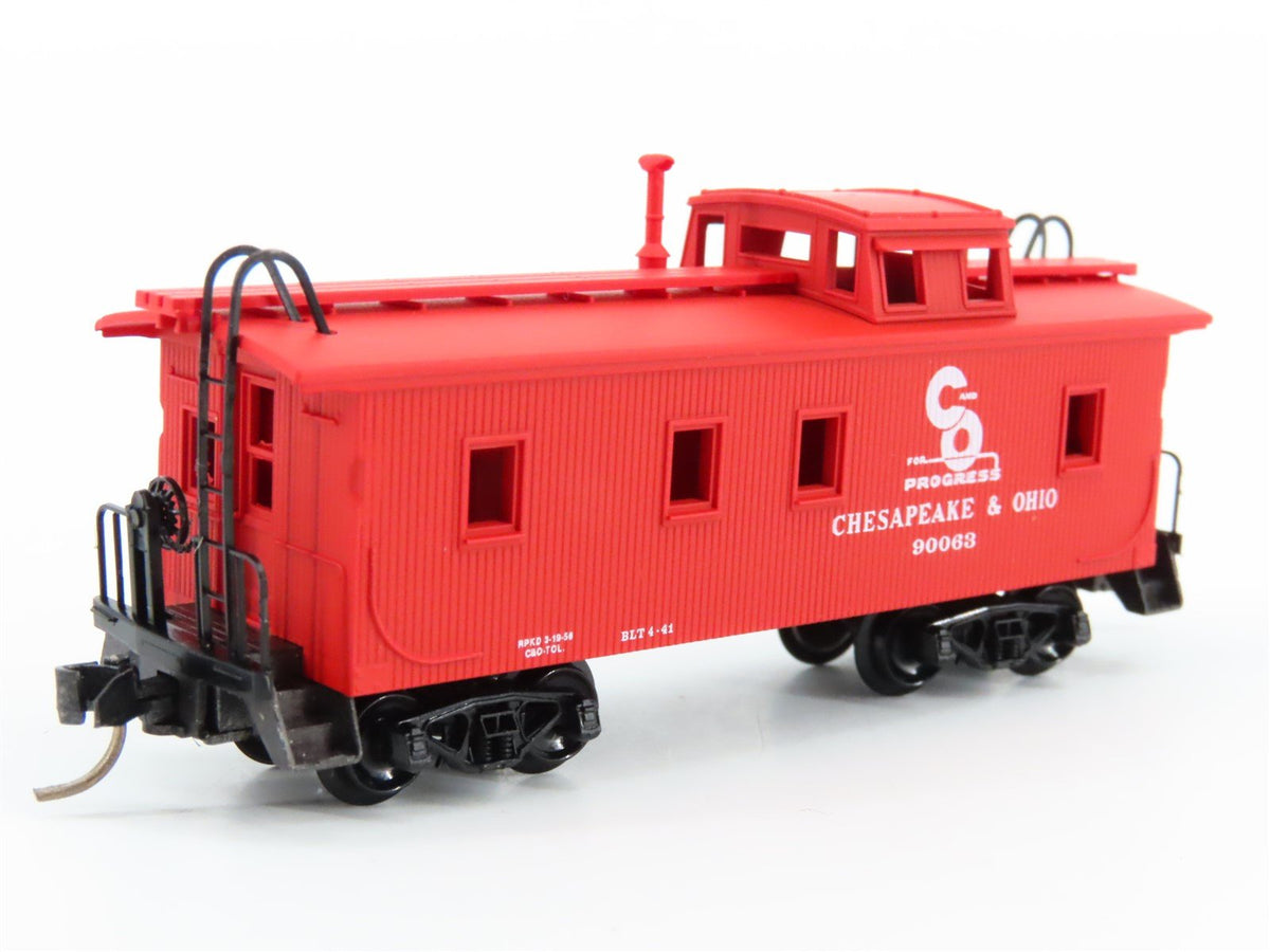 N Scale Kadee Micro-Trains MTL 50190 C&amp;O Chesapeake &amp; Ohio 34&#39; Caboose #90063