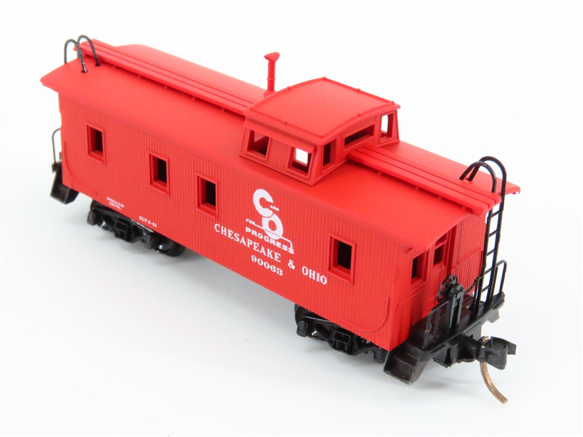 N Scale Kadee Micro-Trains MTL 50190 C&amp;O Chesapeake &amp; Ohio 34&#39; Caboose #90063